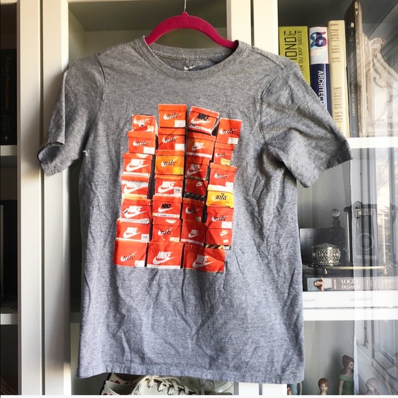 JUNIOR Nike Tshirt - Picture 1 of 2